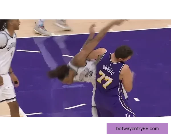 东契奇与扎威肢体冲突第16次技犯遭遇自动禁赛一场